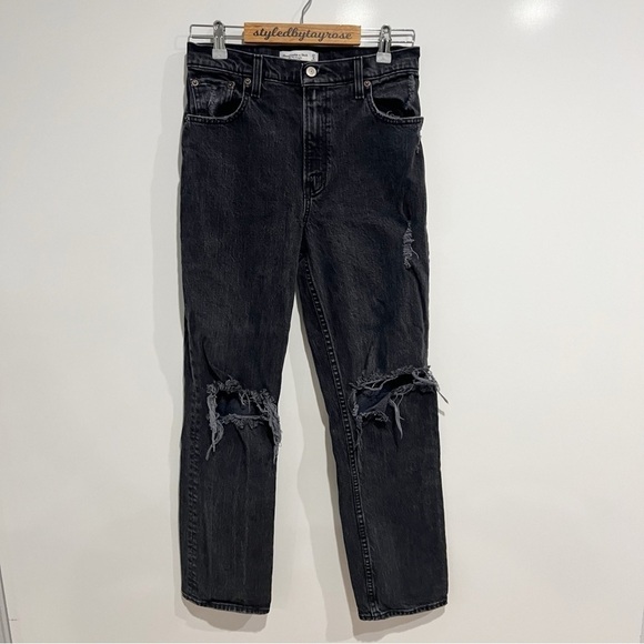 Abercrombie & Fitch Ultra High Rise 90’s Straight Jean - Picture 5 of 10